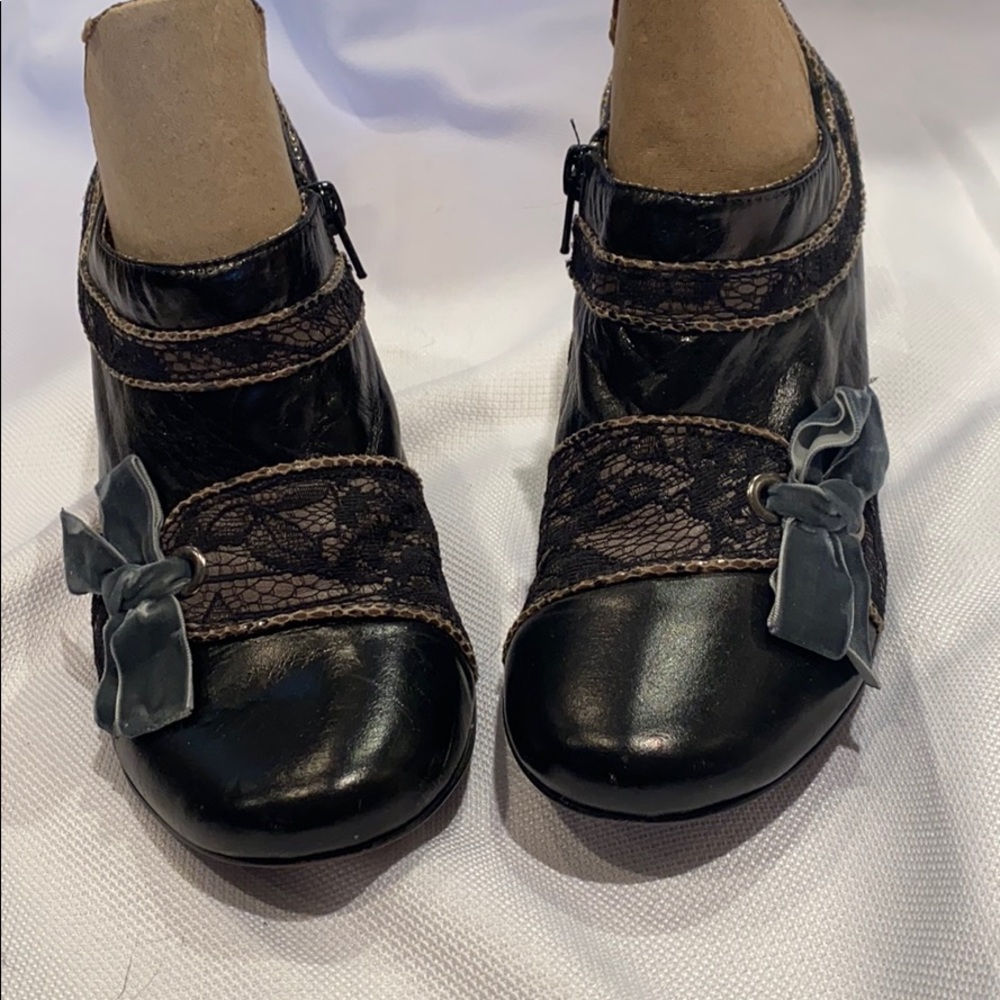 Adorable booties! - Picture 2 of 5